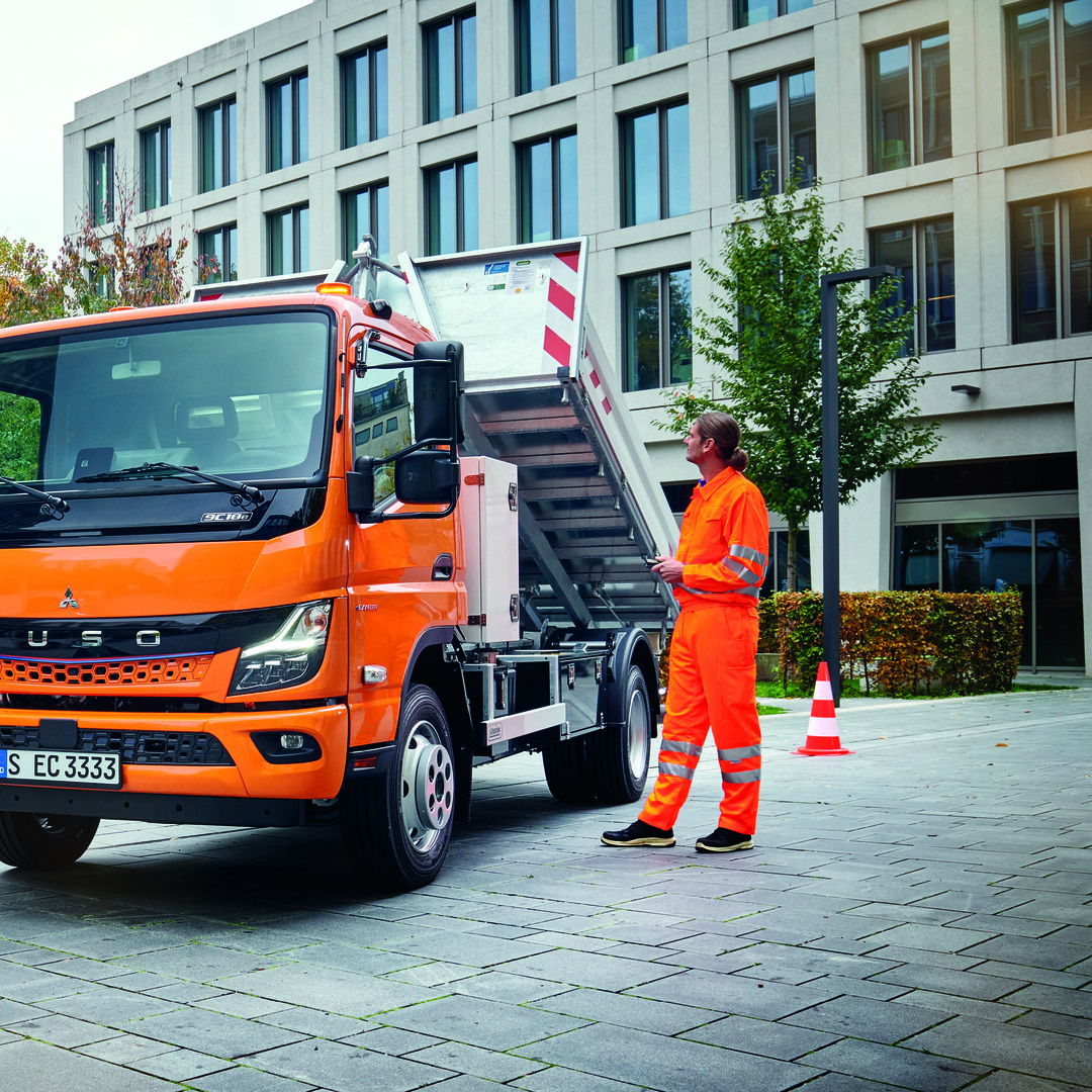 Die Produktlinie „UNSINN Orange“ steht für hochwertige Abrollkipper und Anhänger, die Kommunen eine optimale Lösung für ihre vielfältigen Anforderungen bieten.