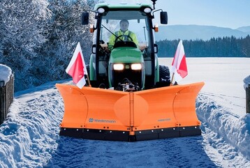 Der SNOW MASTER VARIO FLEX 3370 uberzeugt durch stabile Bauweise und Wartungspunkte an den hochbeanspruchten Verbindungsstellen. 