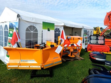 Schneeschild Vario Flex und Streuer Ice Master von Wiedenmann jngst auf einer Messe: Die technisch aufeinander abgestimmte Kombination ist derzeit vergnstigt beim Hersteller erhltlich.