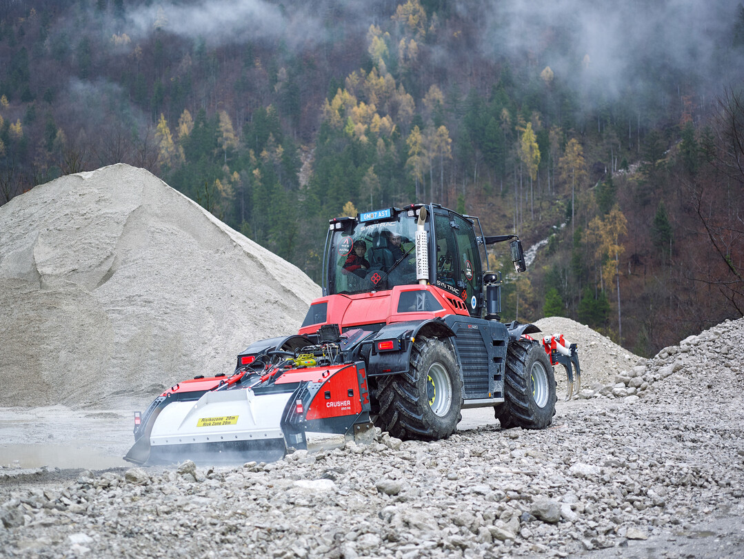 Syn Trac ST420, PTH Ripper und PTH crusher 250 RS