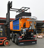 Komplettlösung zum Räumen und Streuen: ein MAN Trägerfahrzeug mit einem Teleskop-Schneepflug Bucher Teplex und einem Streuautomaten Icebear Kombi.