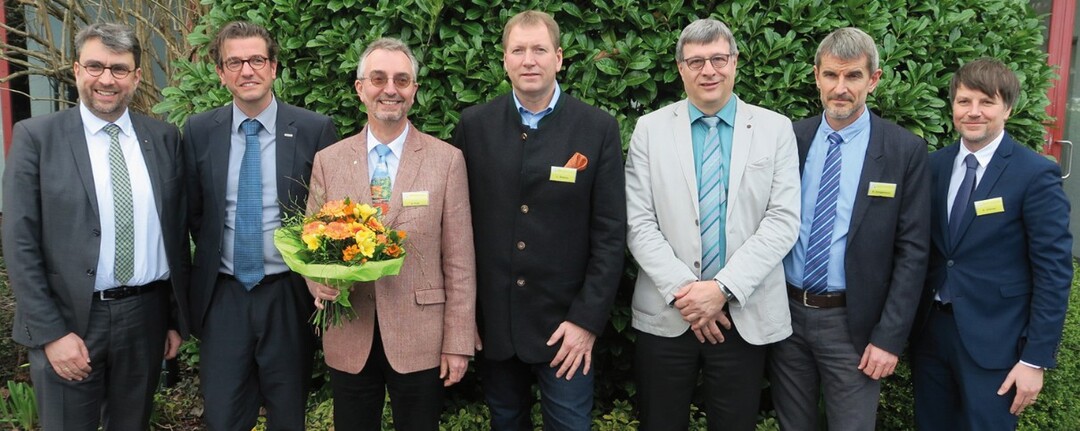 Das neue FLL-Prsidium (v. l.): Prof. Martin Thieme-Hack, Osnabrck, 1. Vizeprsident, Markus Illgas, Straelen, Beisitzer und Vertreter des BDLA, Prof. Dr. Ulrich Kias, Weihenstephan, Prsident, Christoph Dierksen, Meckenheim, Beisitzer und Vertreter des BdB, Jrgen Eppel, Veitshchheim, Beisitzer, Gerald Jungjohann, Gstrow, Beisitzer und Vertreter des BGL sowie Rdiger Dittmar, Leipzig, Prsidialbeisitzer.
